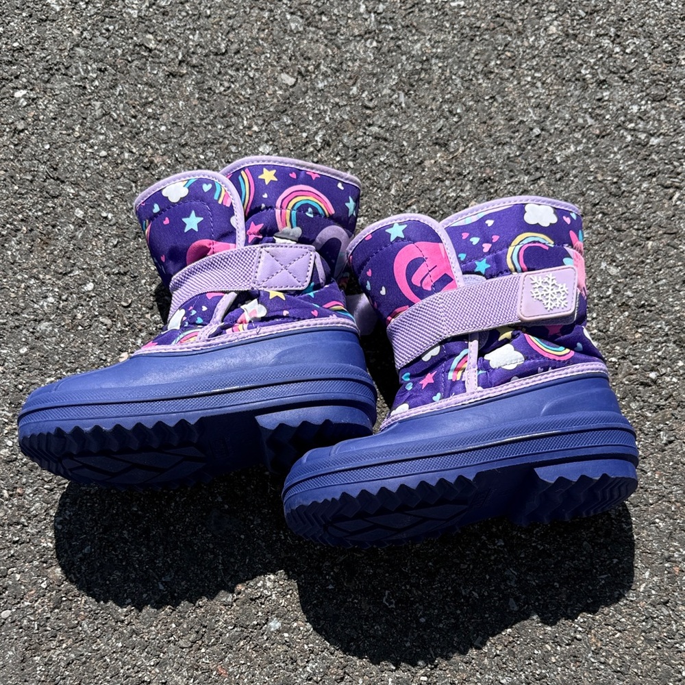 Rainbow & Cloud Snow Boots ** Bundle 5+ items and name your offer!!! 💖💞